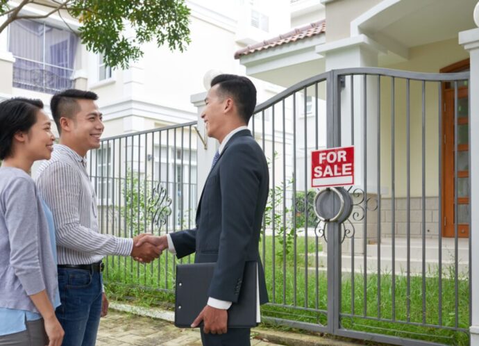 client-meeting-with-estate-agent (1)